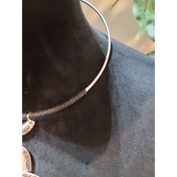 C1946 Modern Geometric Statement Necklace Hammered Silver Tone Collar Chain - Picture 4 of 9